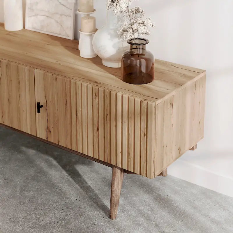 Meuble TV compatible avec design à lattes et pieds en bois