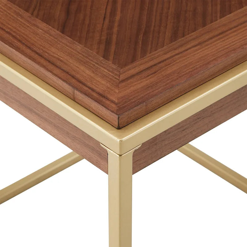 Table carrée avec piètement en métal par