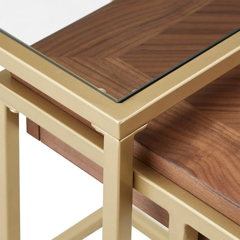 Table carrée avec piètement en métal par