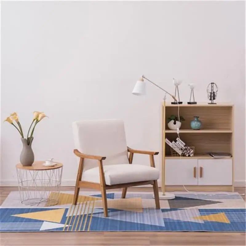 Chaise moderne avec cadre en bois massif