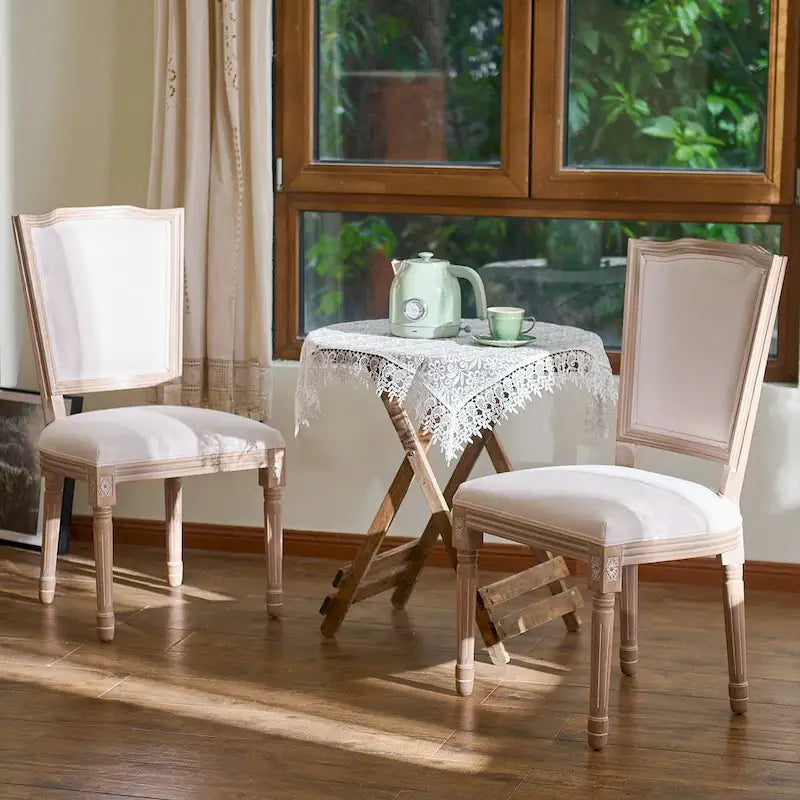 Chaises d'appoint françaises avec pieds en bois sculpté et revêtement en lin