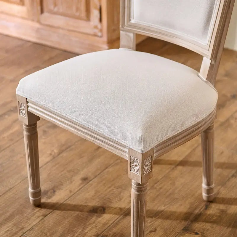 Chaises d'appoint françaises avec pieds en bois sculpté et revêtement en lin