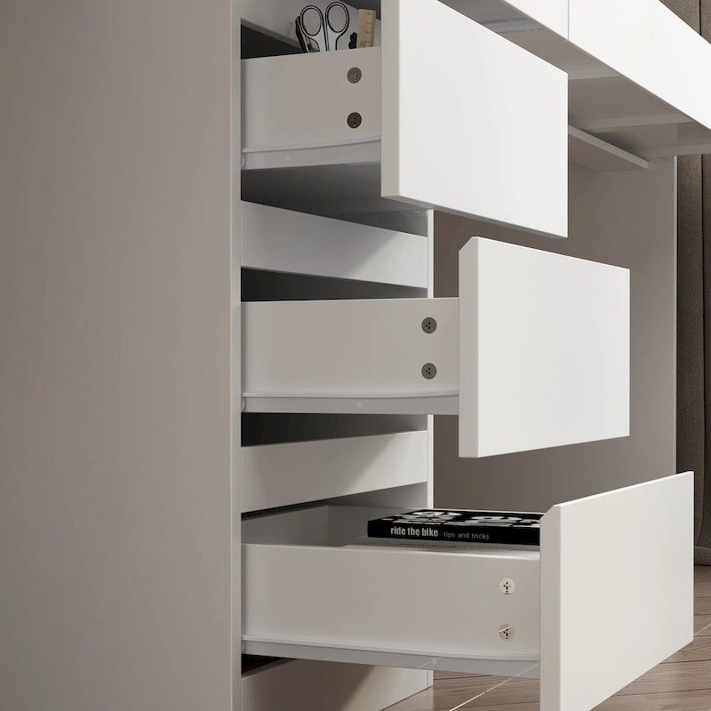 Bureau de jeu blanc spacieux