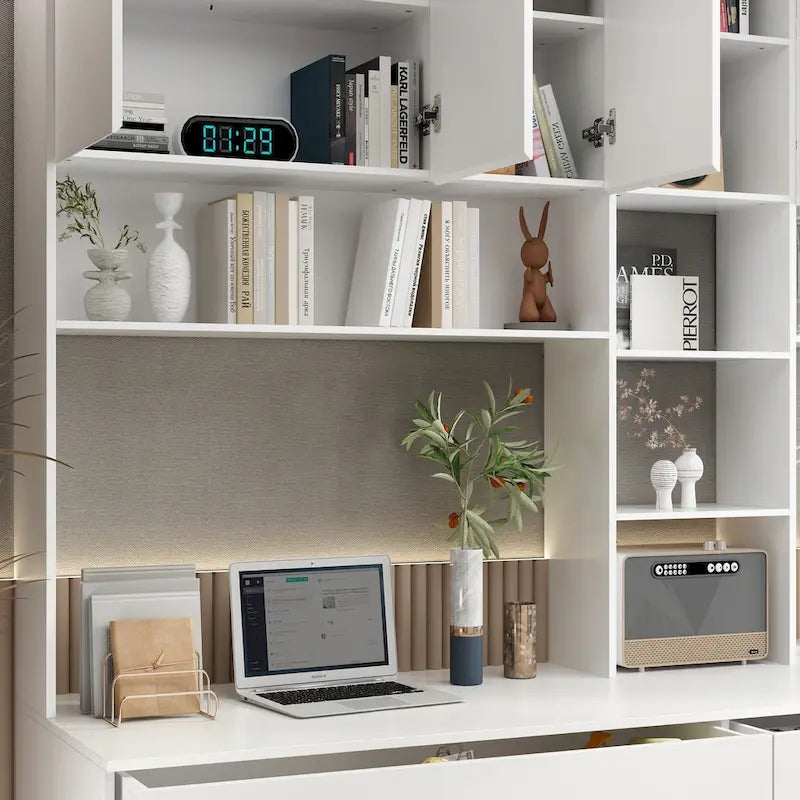 Bureau de jeu blanc spacieux